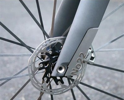 L'alliage de titane restaure le style des vélos de route