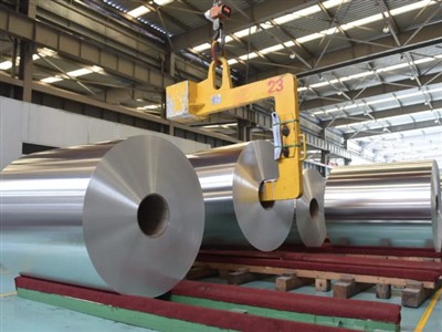 Les difficultés de traitement des matériaux en fines bandes de titane ont été...